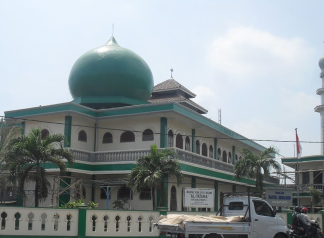 Masjid Baitul Muslimin: Menyatukan Kehidupan Beragama dan Bisnis Lokal di Cilacap